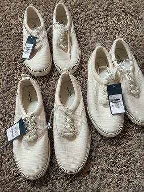 Universal Thread Cream Canvas Men’s Sneakers